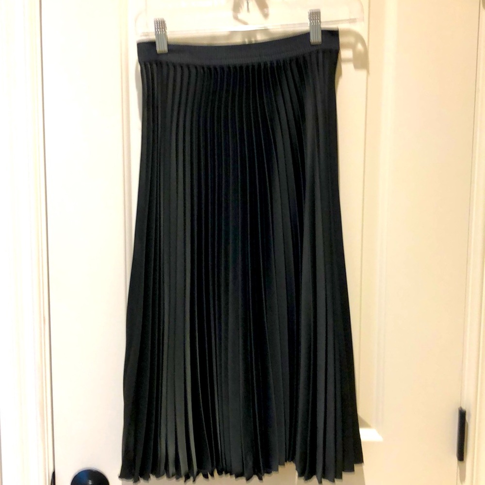 Green midi pleated skirt